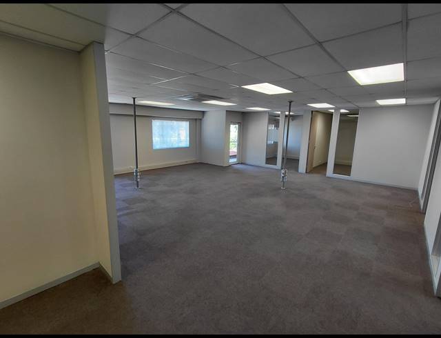 224M² OFFICE TO LET IN FOURWAYS